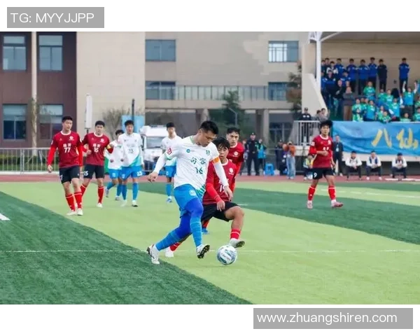 足球之星闪耀赛场英姿飒爽技艺超群令人赞叹的诗篇